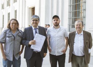 Pacientes y parlamentarios entregan carta a Presidenta Bachelet para disminuir valor de medicamentos