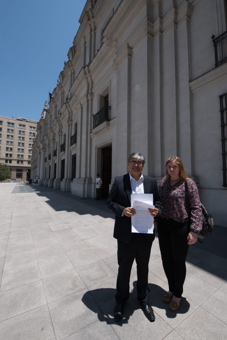 ONG Internacionales entregan carta apoyo a licencias obligatorias