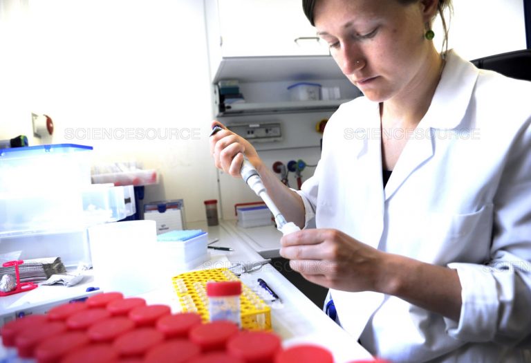 Cómo la vacuna “Oxford” Covid-19 se convirtió en la vacuna “AstraZeneca” Covid-19