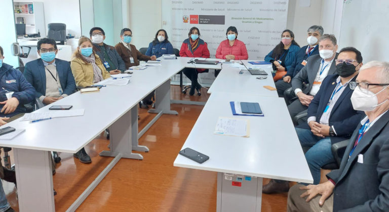 INNOVARTE ONG Y AIS Perú se reunen con la autoridad  sanitaria del Perú para analizar el uso de gobierno de Patentes Farmacéuticas.