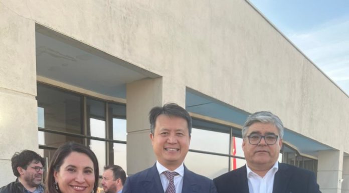 Director General de la OMPI Daren Tang, se reune con Director de INNOVARTE ONG. Director de INNOVARTE ONG se reune con Director General de la OMPI, Daren Tang.