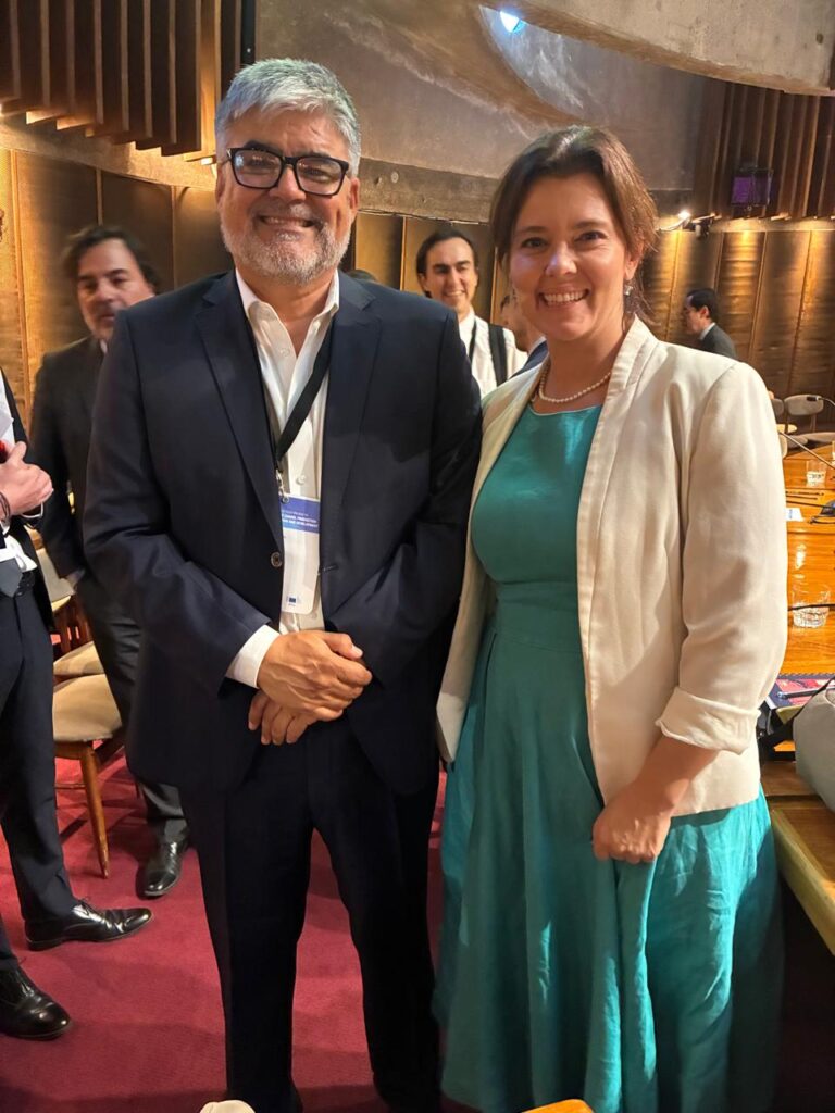 Luis Villarroel, Director de Innovarte ONG, Chile.Verena Hitner Barros, Directora del Departamento de Gobernanza e Indicadores de Ciencia y Tecnología, Ministerio de Ciencia, Tecnología e Innovación, Brasil.